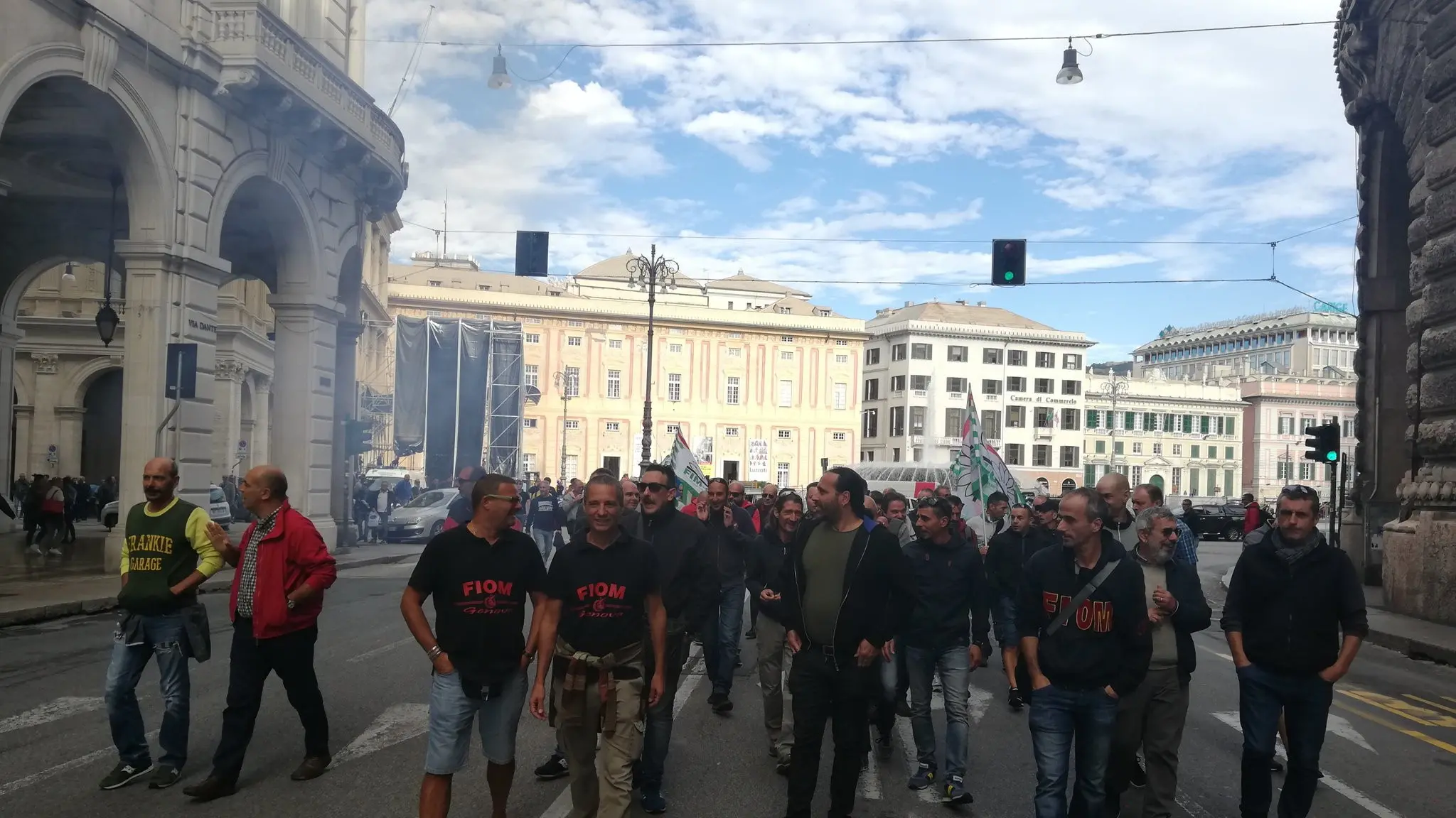 I lavoratori in corteo verso il Consiglio regionale