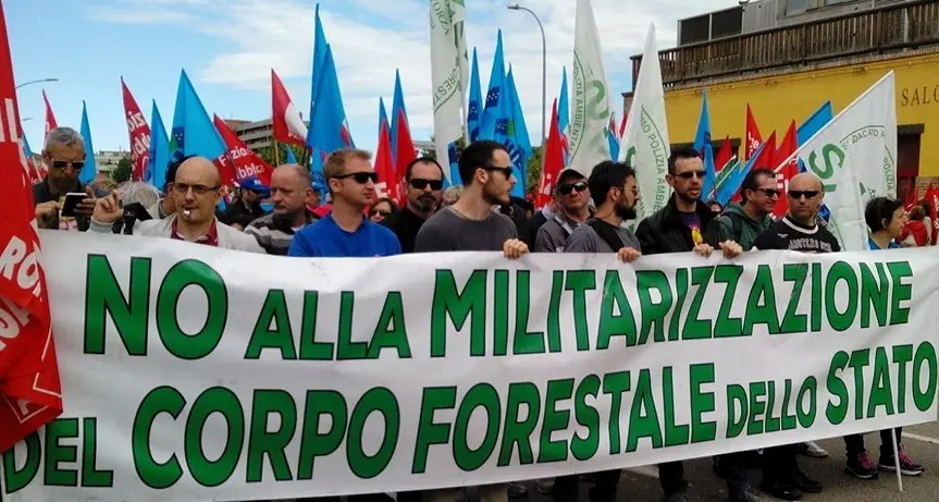 Forestali, la protesta del 19 dicembre contro la militarizzazione