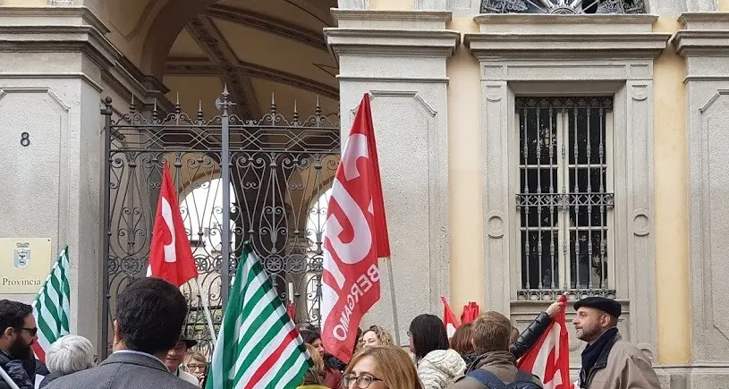 Bergamo: in piazza i dipendenti dell'Ispettorato del Lavoro