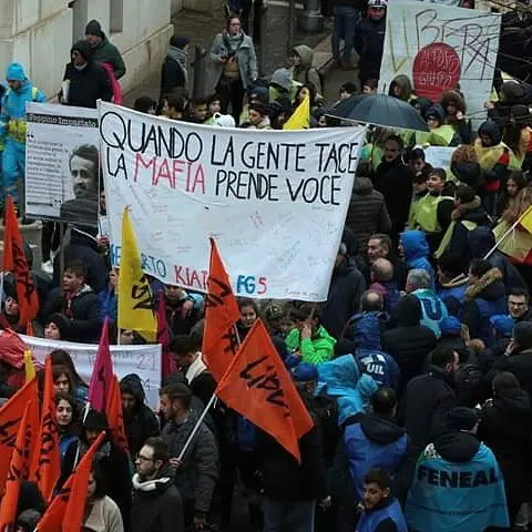 Diecimila in piazza a Foggia contro la mafia