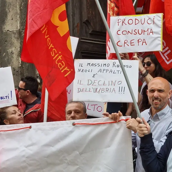 Umbria, in sanità a 5 euro l’ora: protesta dei lavoratori del trasporto sanitario