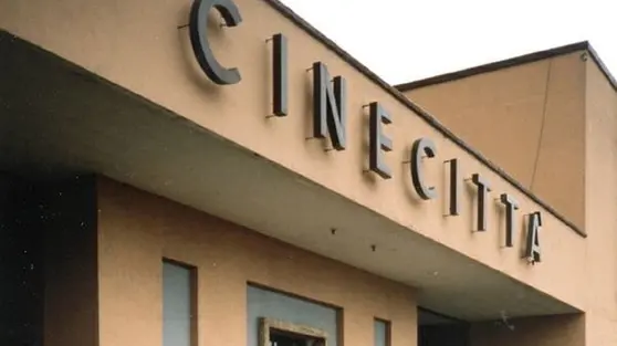 Cinecitt\\u00E0, salvi gli studios e i lavoratori