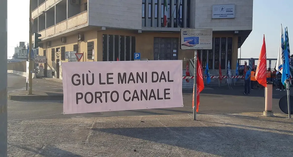 Porto di Cagliari, la protesta continua