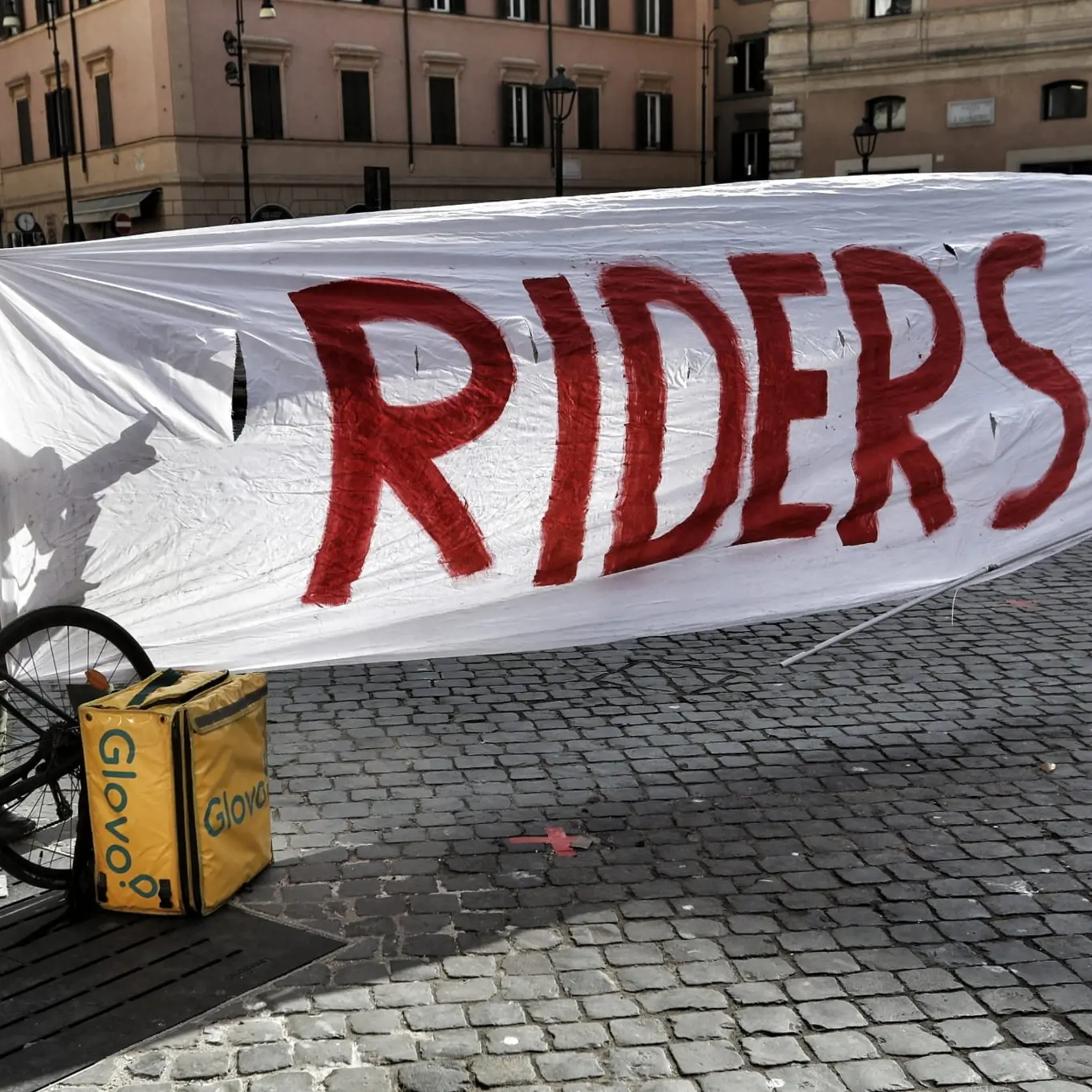 Rider muore a Roma, travolto dalla sua stessa auto