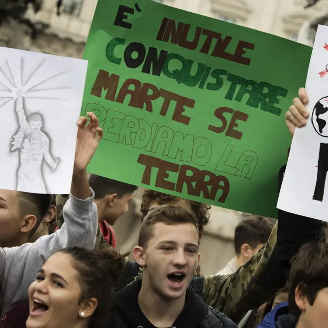 La resistenza in piazza dei giovani per il clima