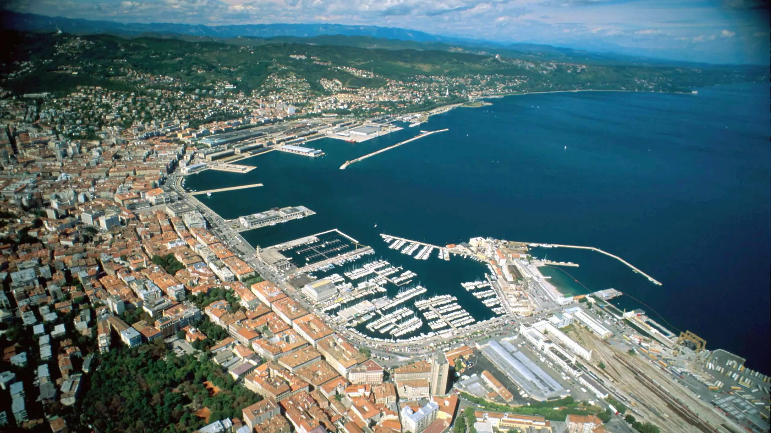 Porto di Trieste, Cgil Cisl Uil: la maggioranza non sia ostaggio di una minoranza