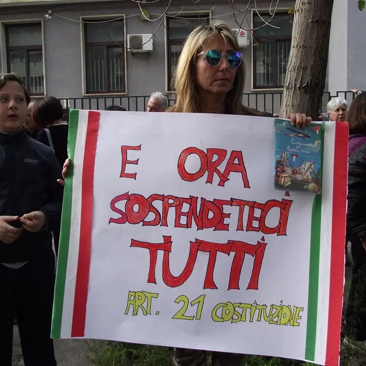 Prof Dell'Aria: sindacati chiedono revoca sanzione disciplinare