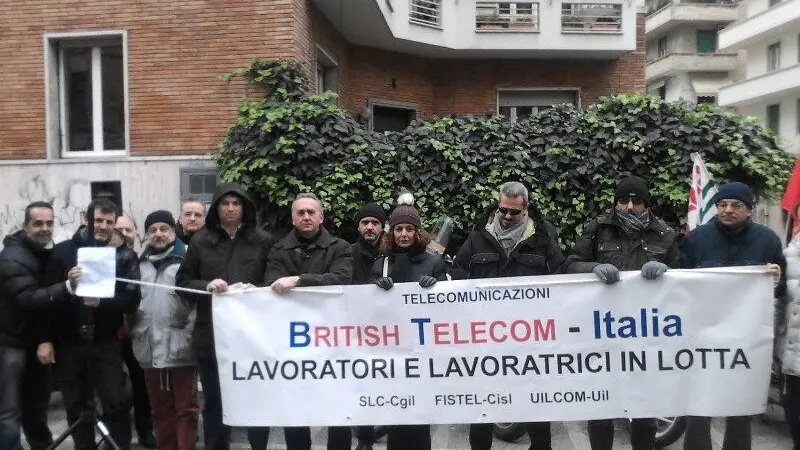 Lavoratori Bt Italia in lotta (foto da twitter)