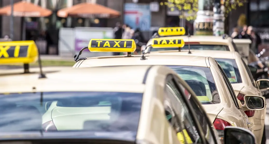 Sciopero taxi 24 novembre: «Non siamo rider 4.0»