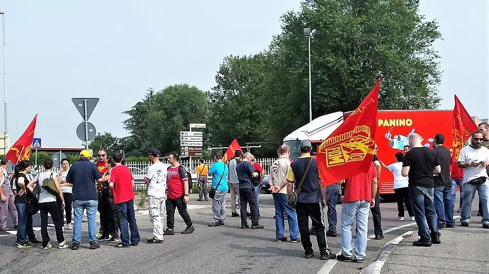 fotografia di Fiom Cgil Monza Brianza (da Twitter)