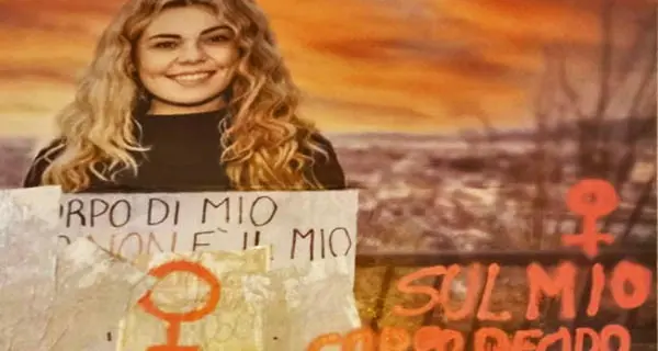 Catania, rimosso il manifesto antiabortista, vincono le donne
