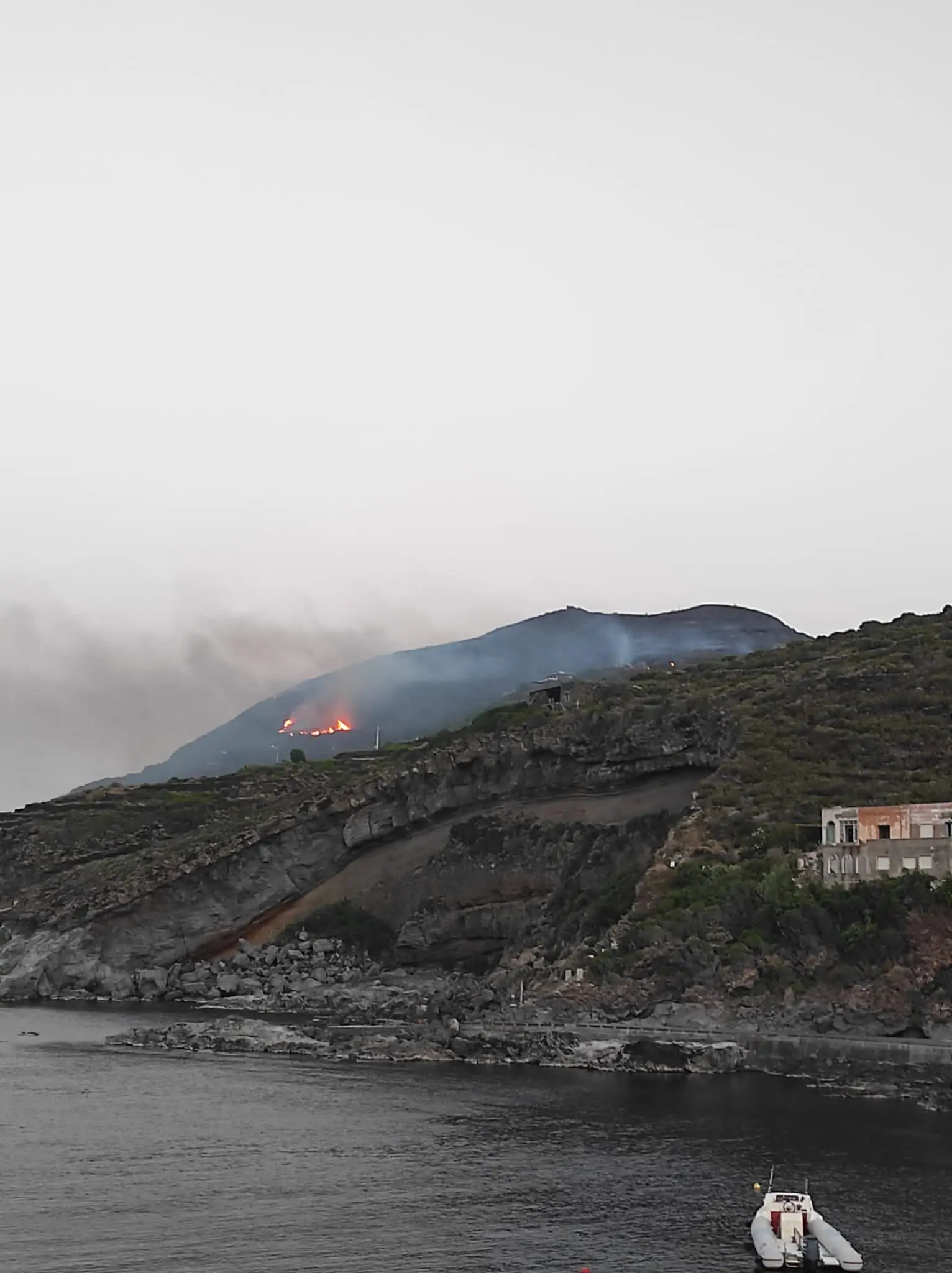 Vigili del fuoco in prima linea, nonostante le carenze