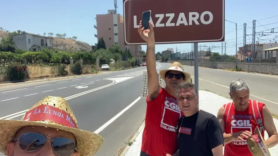 Un selfie lungo la \\u00ABlunga marcia\\u00BB della Filt Cgil Calabria
