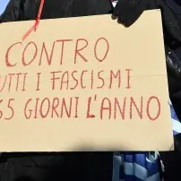 Mantova, striscioni fascisti contro le sedi Cgil e Cisl
