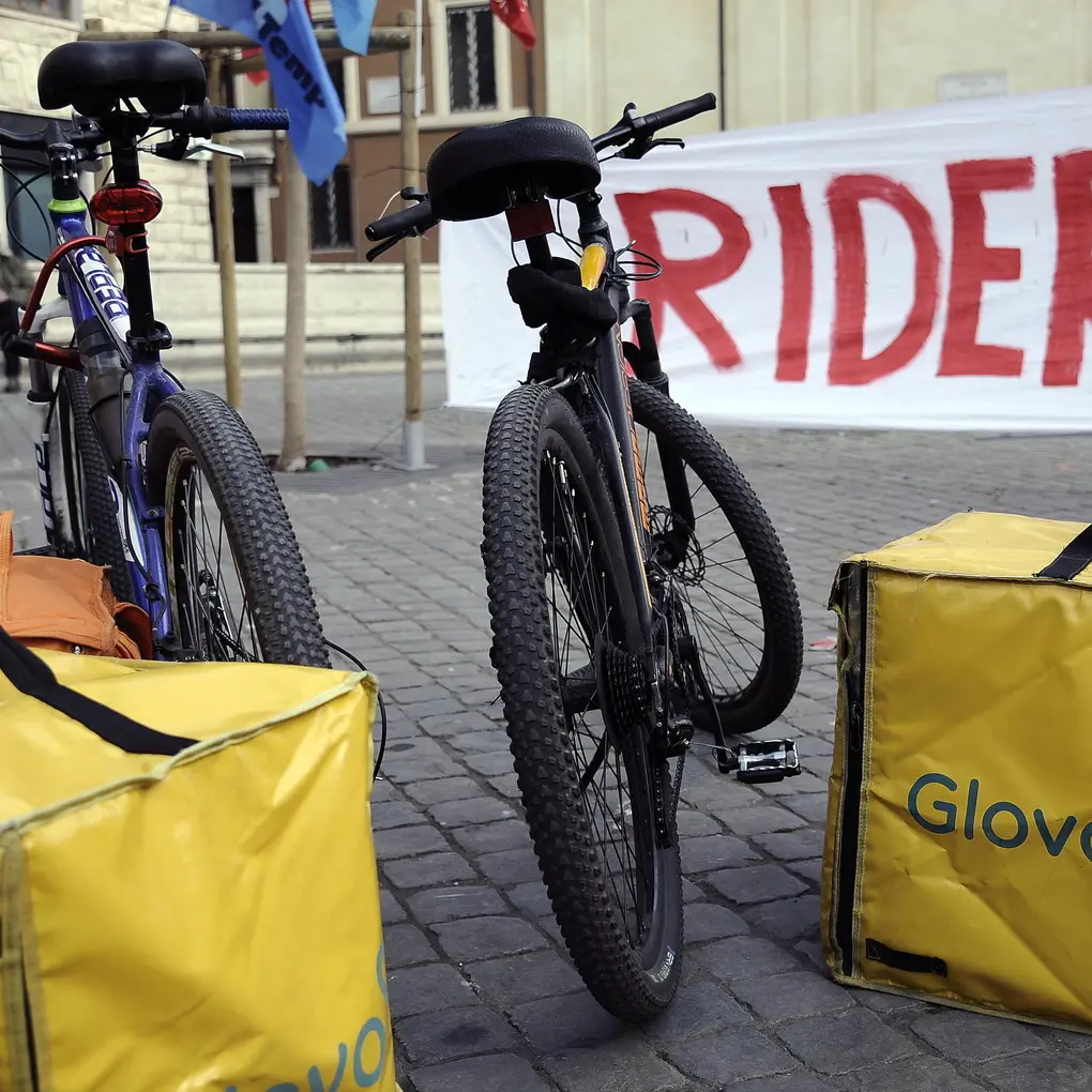 Glovo fa marcia indietro, scompare il bonus-carità