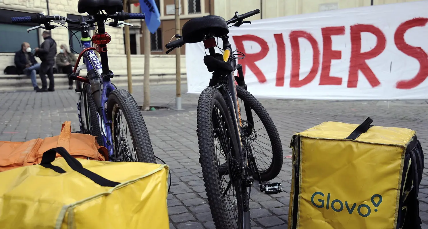 Glovo fa marcia indietro, scompare il bonus-carità