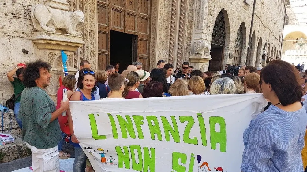 Educatrici e sindacati sotto il Comune di Perugia