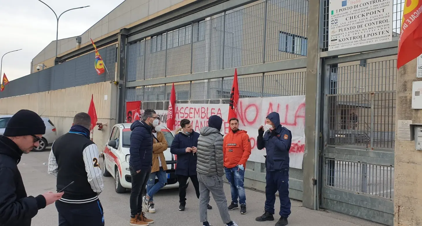 Maddaloni, Logista annuncia la chiusura del magazzino. Cento persone a casa
