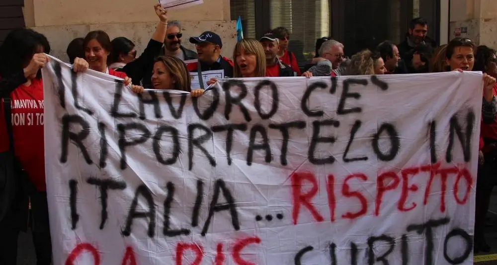 Napoli: \"Al presidio dei lavoratori Renzi non è venuto\"