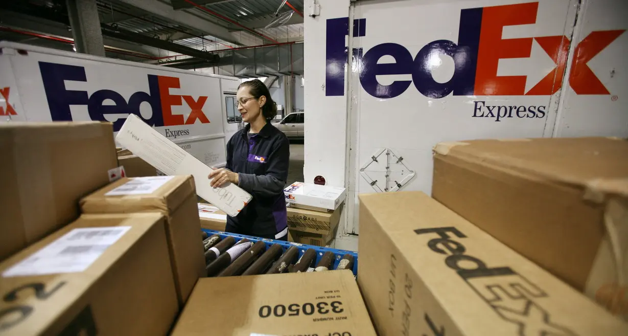 FedEx, un «pacco» ai lavoratori