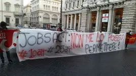 Jobs Act: blitz degli studenti a palazzo Chigi