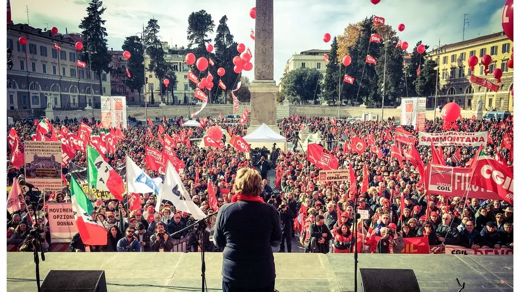 Susanna Camusso dal palco di Roma, foto Fp Cgil Nazionale Twitter