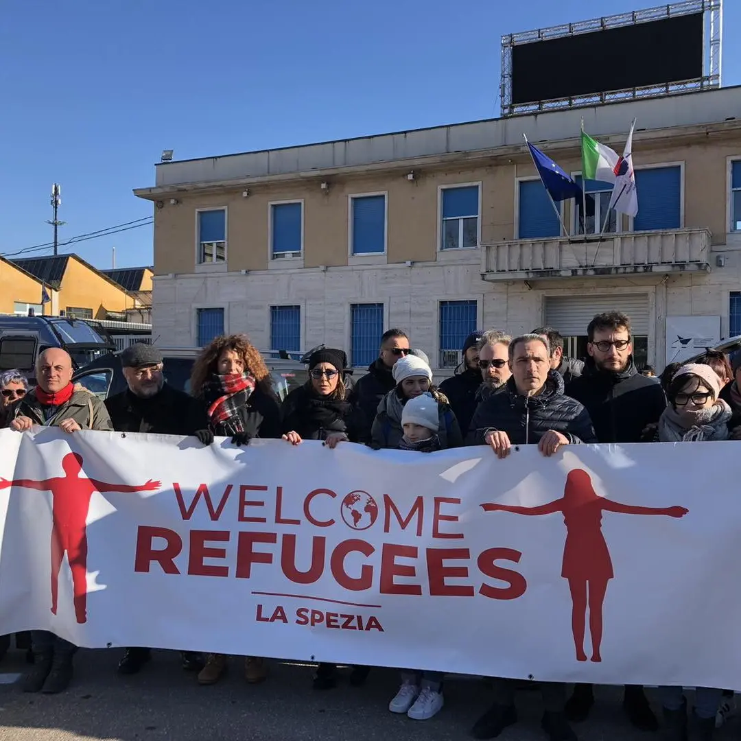 Sit-in per i migranti al porto di La Spezia