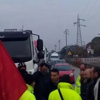 Camionisti a Strasburgo contro il taglio delle ore di riposo