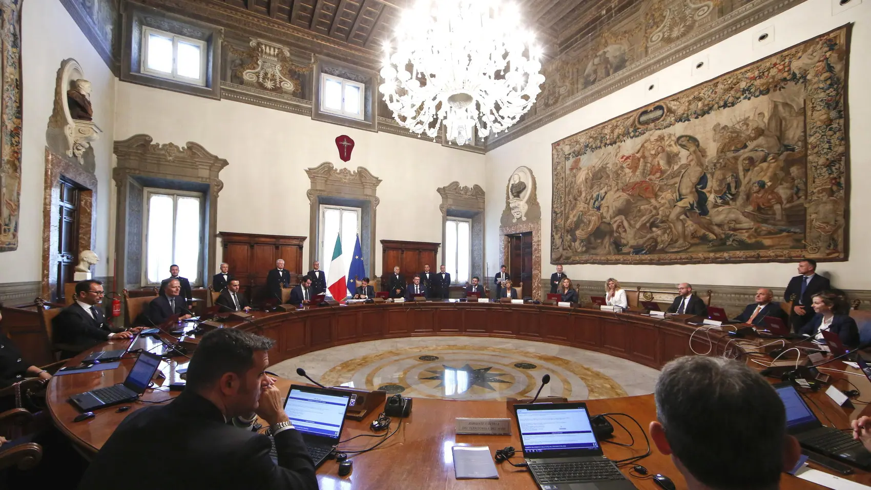 Una riunione del governo Conte (foto Remo Casilli, Sintesi)