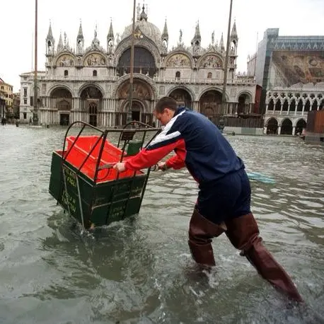 Venezia affonda nella precarietà