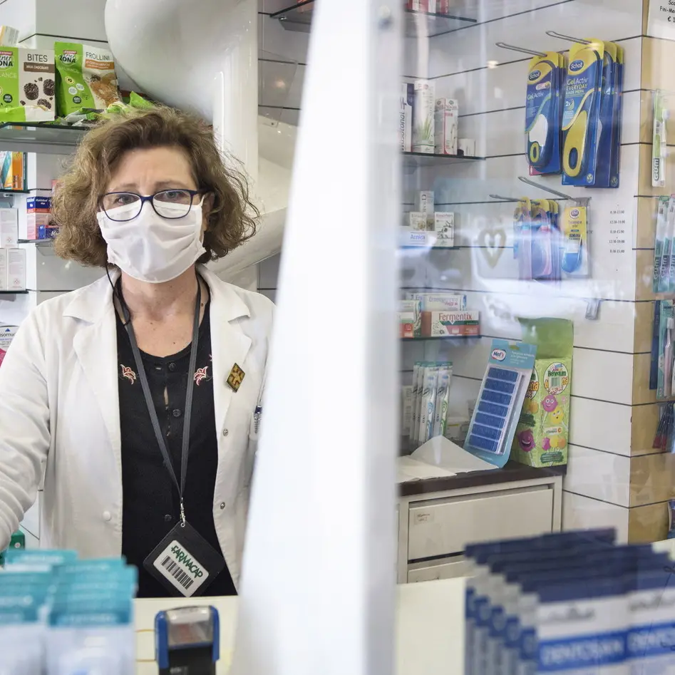 Vaccini in farmacia, tutelare lavoratori e utenti