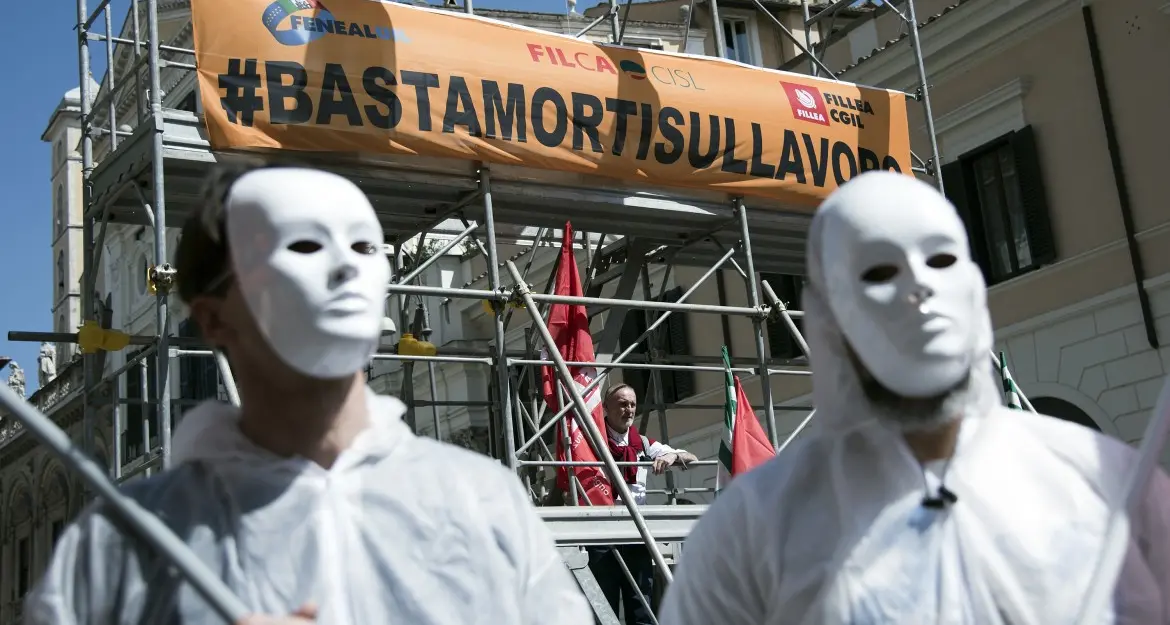 Lamezia Terme, operaio muore in seguito a una caduta dal tetto di un capannone