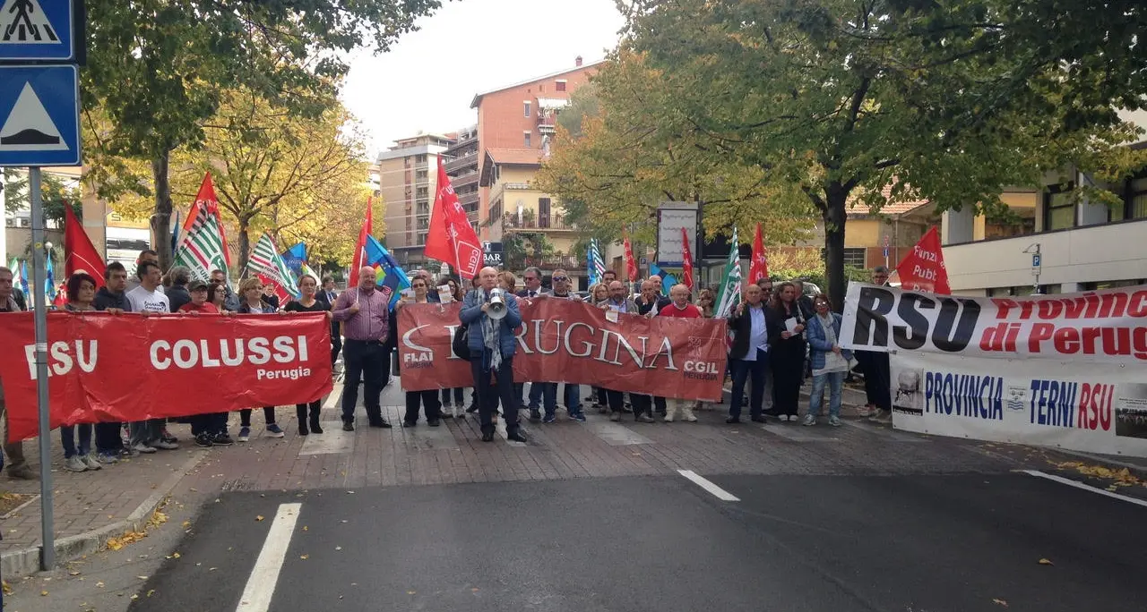 Province: lavoratori in strada a Perugia, difendiamo il lavoro e i servizi