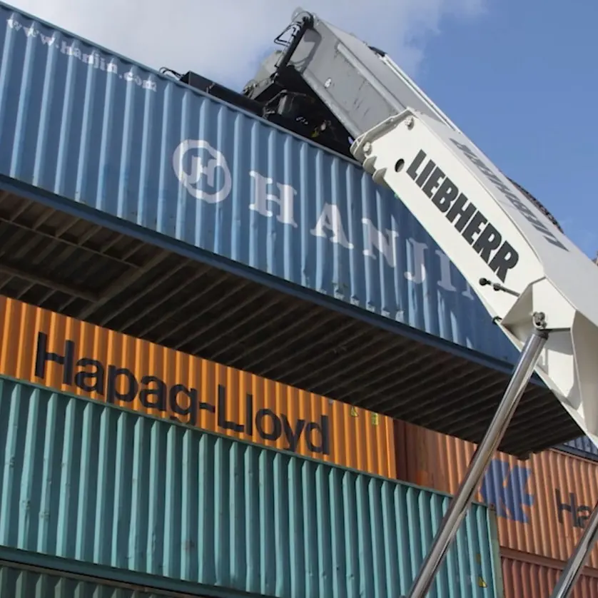 Scaricava un container, muore lavoratore a Napoli