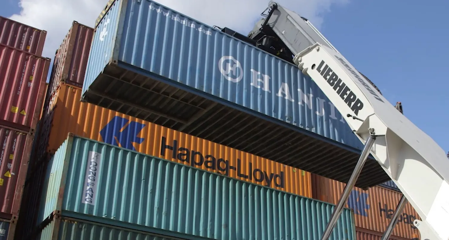 Scaricava un container, muore lavoratore a Napoli