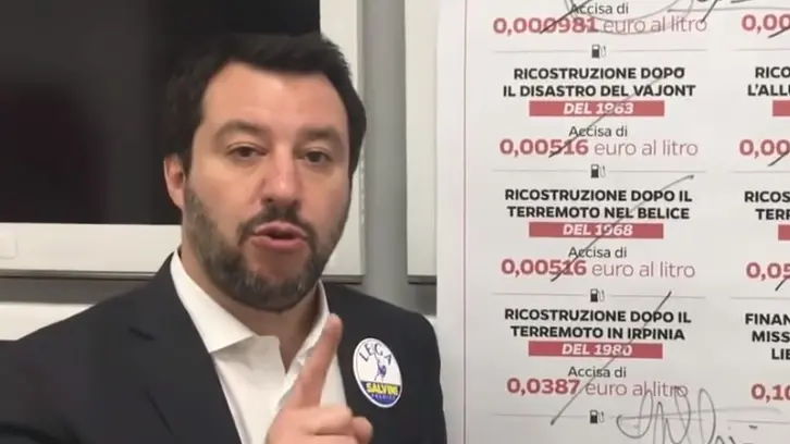 Matteo Salvini promette di abbassare il prezzo della benzina