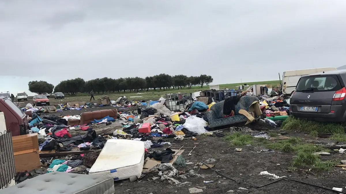 Il ghetto di Rignano dopo il rogo (foto Flai Cgil)