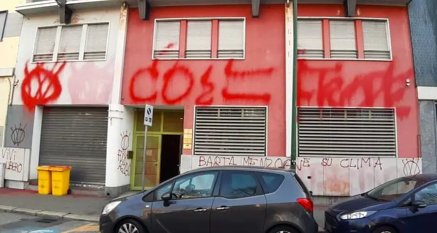 Fiom Torino, sede vandalizzata da ignoti