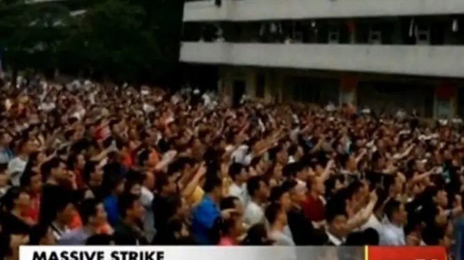 Cina: sciopero senza precedenti nella fabbrica di scarpe (foto da www.echinacities.com)