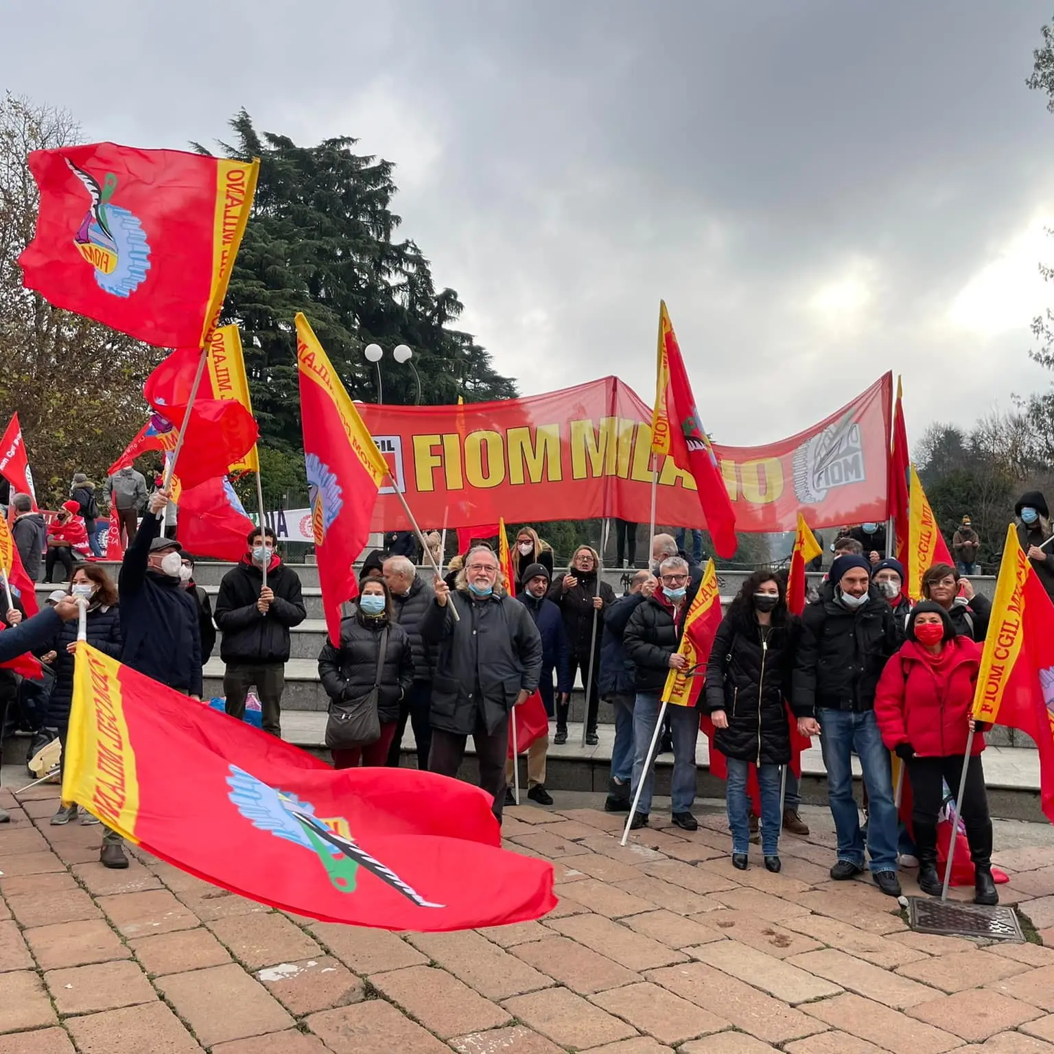 Milano, la Fiom festeggia i suoi 120 anni e conferma le 8 ore di sciopero