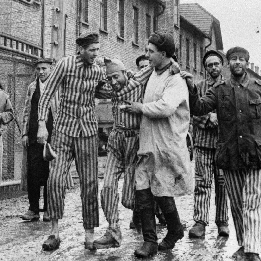 Fuori da Auschwitz: quando i sovietici liberarono gli ultimi prigionieri dal campo della morte