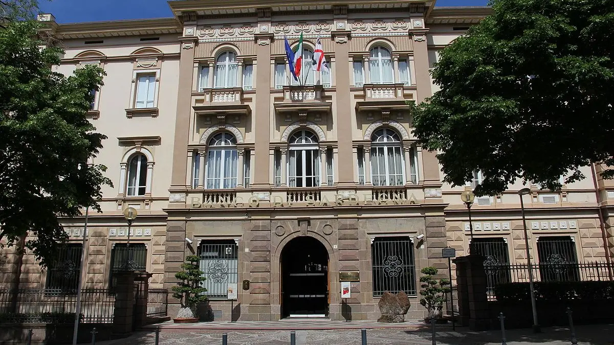 Il palazzo del Banco di Sardegna a Sassari (Wikipedia)