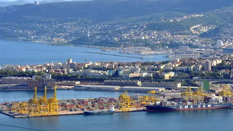 Trieste, il fronte è sul porto