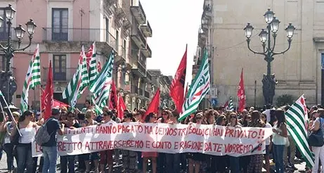 Il ministro De Vincenti a Catania, sindacati non invitati