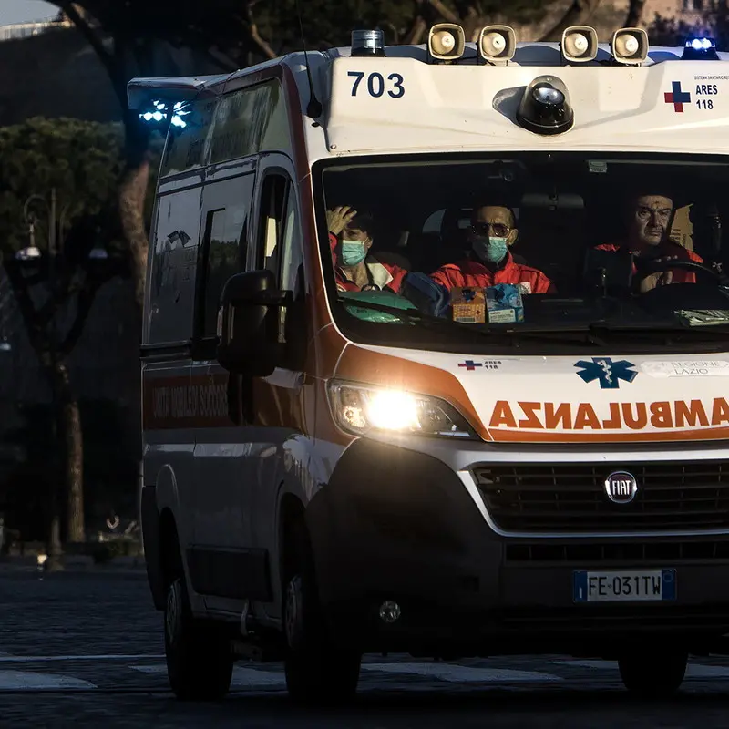 Fp: dolore morte soccorritore Croce rossa e paziente su ambulanza a Chiaravalle