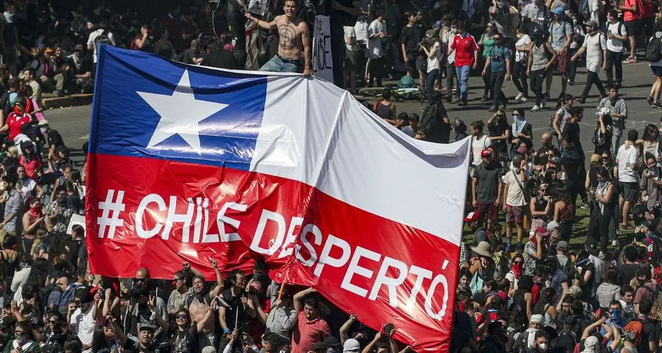 Viva Chile! La sinistra pronta a cambiare la Costituzione di Pinochet