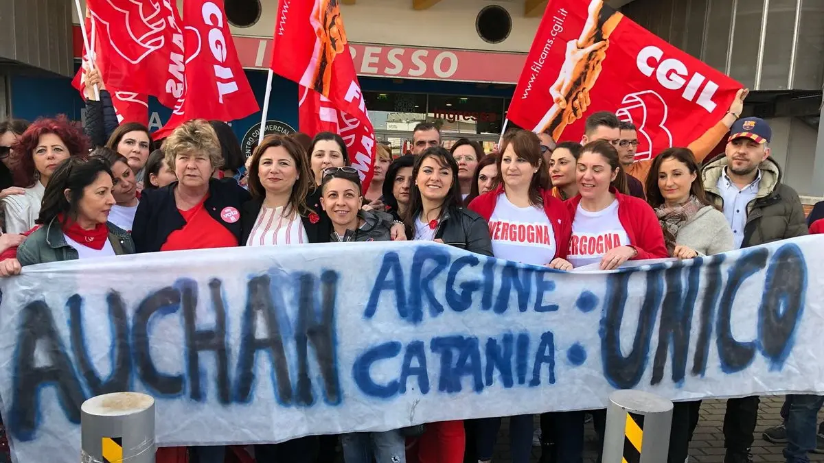 Lavoratrici Auchan Napoli con Camusso (foto Cgil nazionale)