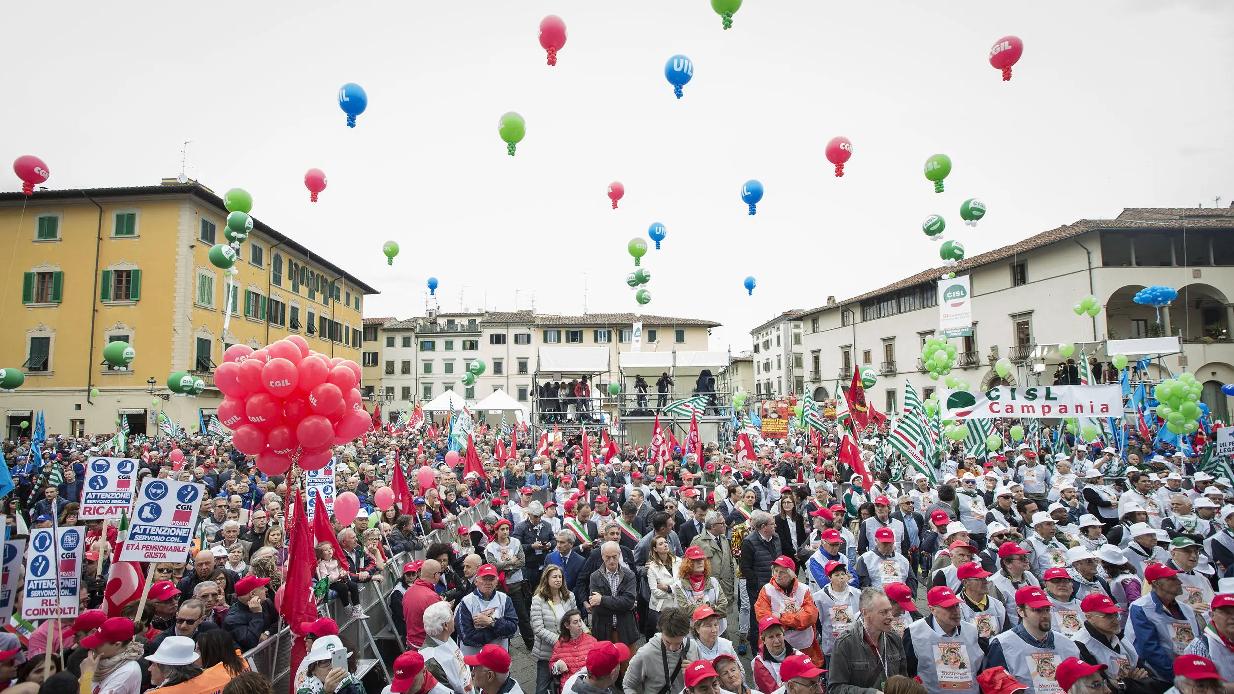 Sindacati in piazza a Prato, foto di Simona Caleo