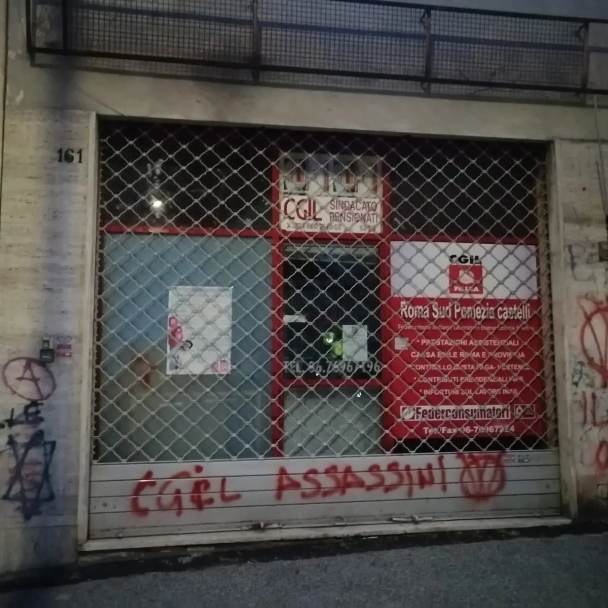 Roma, atti vandalici in sedi storiche Cgil di Cinecittà