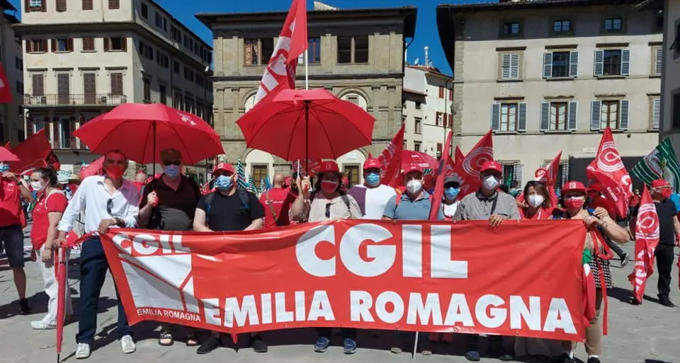 A Bologna mobilitazione regionale Cgil, Cisl e Uil Emilia-Romagna: «senza risposte metteremo in campo tutte le iniziative possibili»